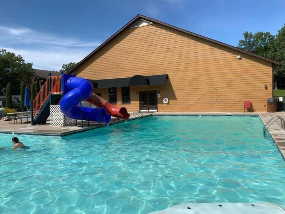 The Lake Fish-Amazing Views-Sleeps 24-Indoor-Outdoor Pools Branson Exterior photo